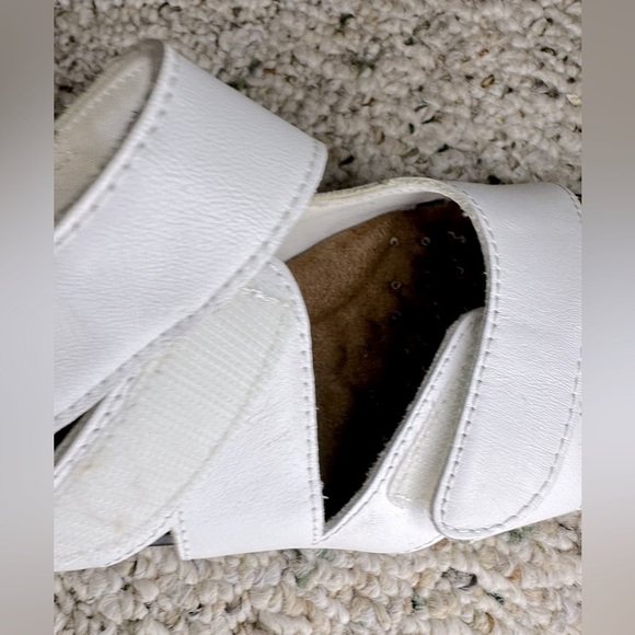 WALKING CRADLES VELCRO STRAP SANDALS size 7N but runs wide white - Picture 7 of 12